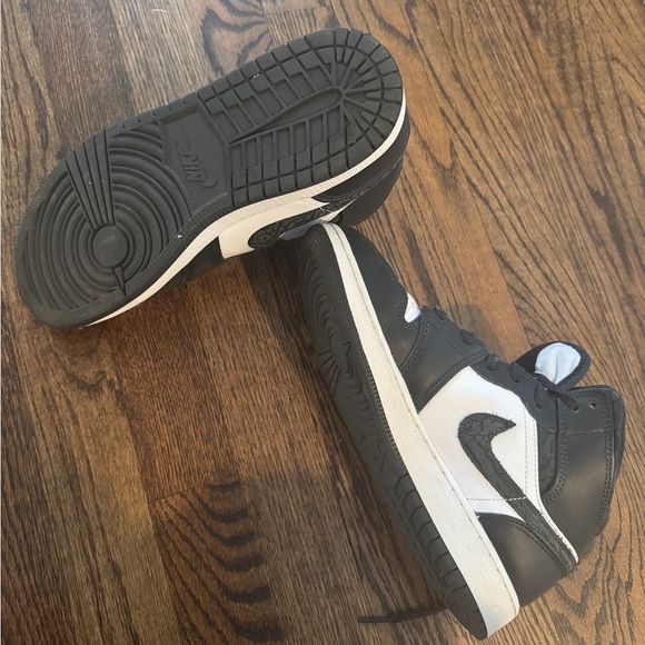 Nike - Jordan 1 Mid SE - Big Kids - Panda Elephant - Picture 9 of 9